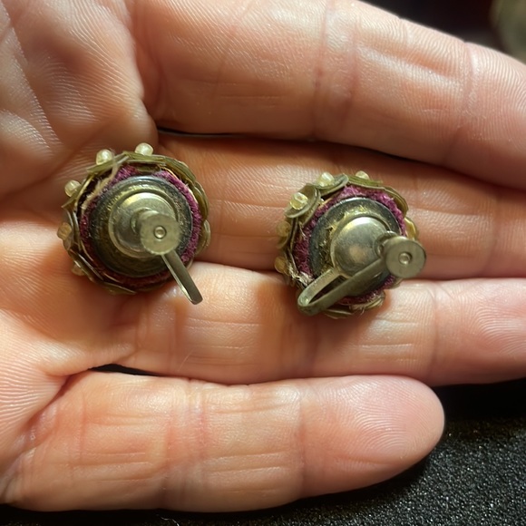 Vintage handmade screw on sequin earrings. Circa 1940 - Picture 2 of 6